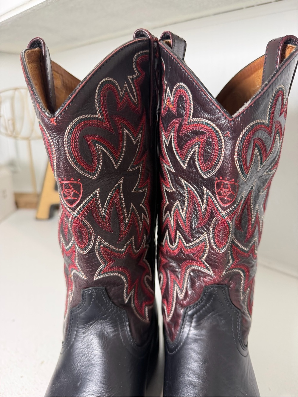 Ariat Womens 6 Black Leather Red Embroidered Square Toe Cowboy Boots Western - Picture 3 of 9